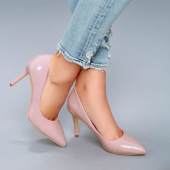 Boutique Shoes - Nude Patent Wide Fit Classic Pointy Stiletto Pump